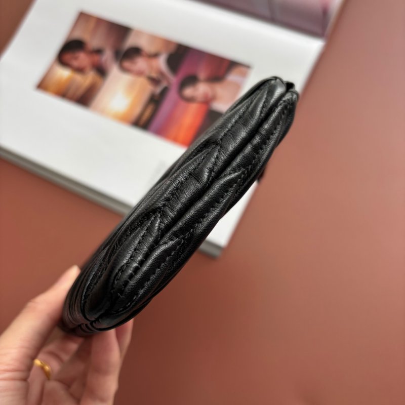 ::Miu Miu:: Matelassé 金字 黑納帕皮革 一字拉鍊手拿包 長錢包 長夾 零錢包-7