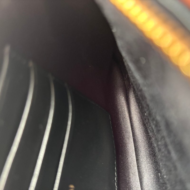 ::Miu Miu:: Matelassé 金字 黑納帕皮革 一字拉鍊手拿包 長錢包 長夾 零錢包-13