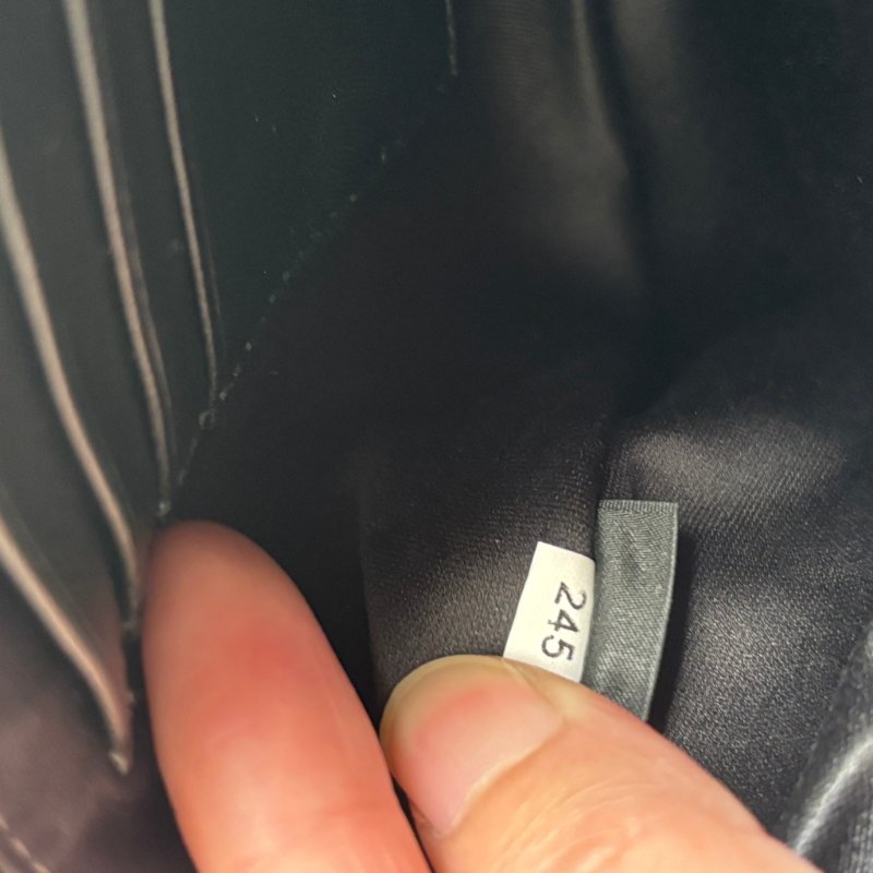 ::Miu Miu:: Matelassé 金字 黑納帕皮革 一字拉鍊手拿包 長錢包 長夾 零錢包-16