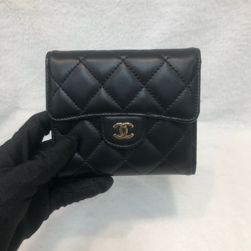 Chanel 三摺黑色羊皮短銀包 短夾 XC082-0