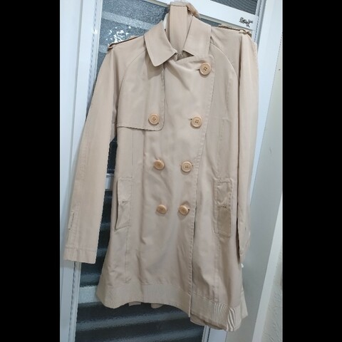 Moncler 淺卡其色風衣