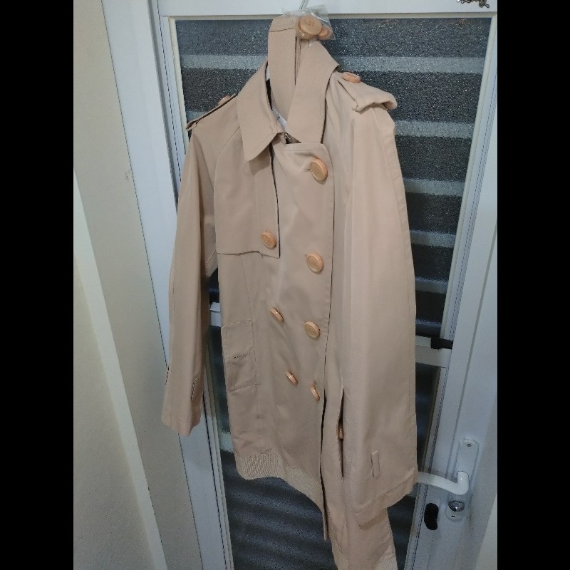 Moncler 淺卡其色風衣-2