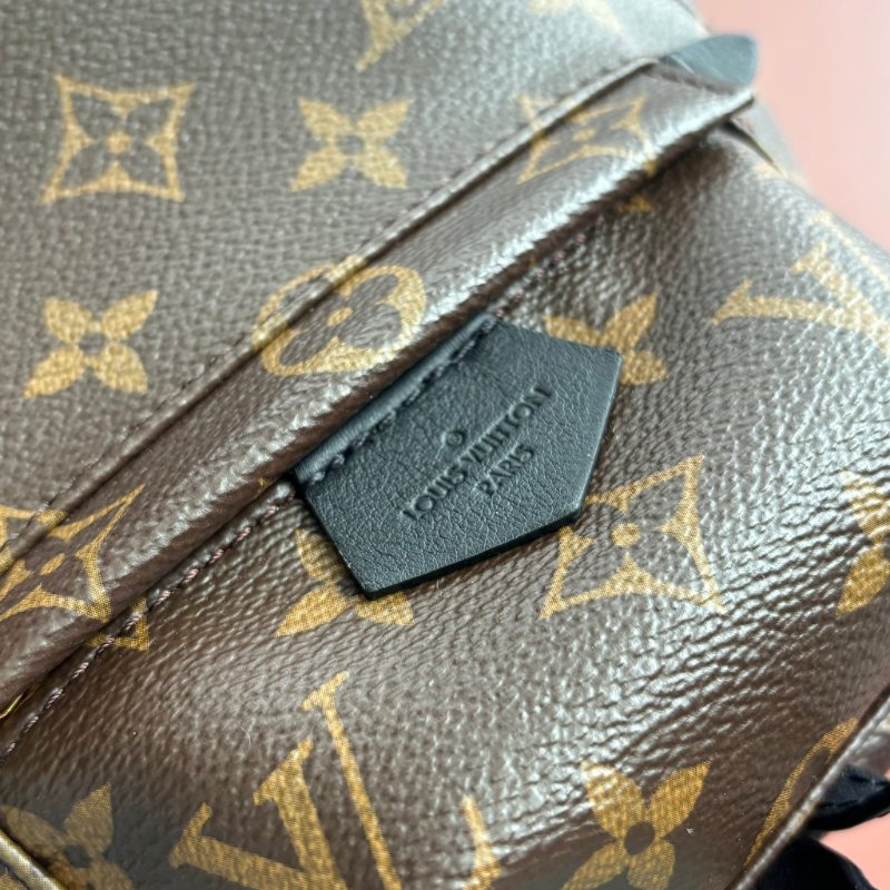 ::LOUIS VUITTON:: LV M44873 PALM SPRINGS MINI經典花紋後背包-12