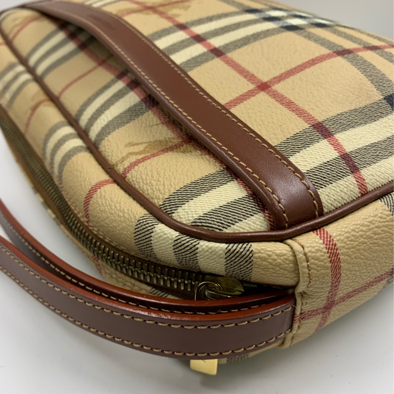 Burberry Clutch-4
