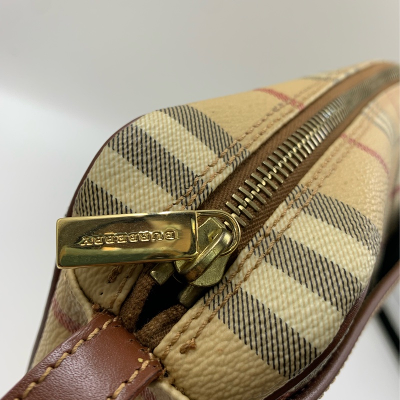 Burberry Clutch-9