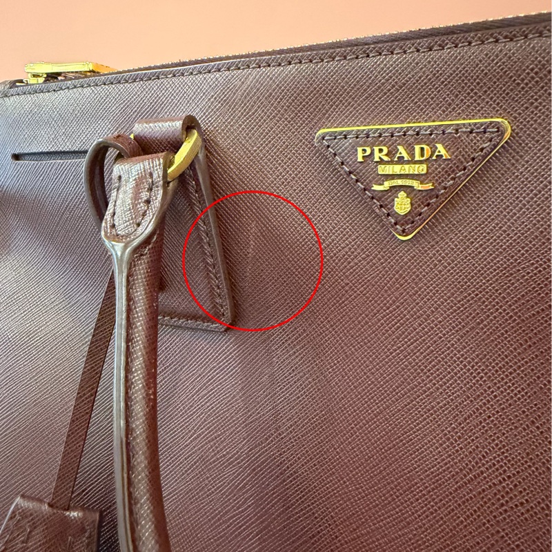 PRADA 經典 Saffiano Lux 牛皮 兩用手提 (酒紅色/勃根地紅）-41