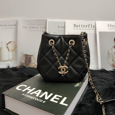 Chanel 羊皮迷你抽繩水桶包 29開 98新