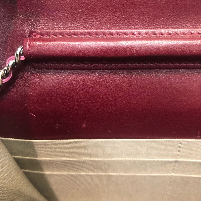 Chanel 棗紅漆皮浮雕扣WOC XC040-13