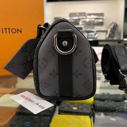 東區正精品㊣LV M46271 KEEPALL BANDOULIÈRE 25CM 黑灰色字紋拼色雙色手提斜背兩用包 RA1846-4