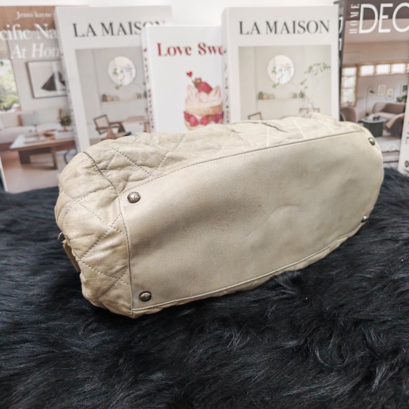 Chanel chic quilt 格菱紋牛皮 銀扣 保齡球包 14開-2