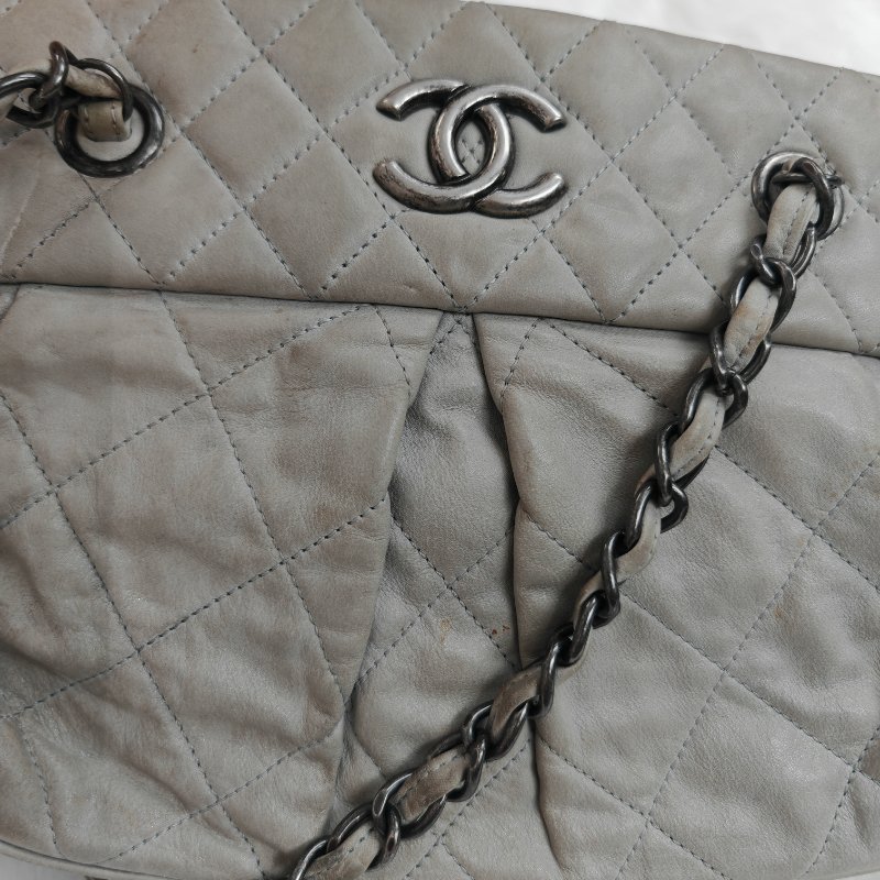 Chanel chic quilt 格菱紋牛皮 銀扣 保齡球包 14開-3