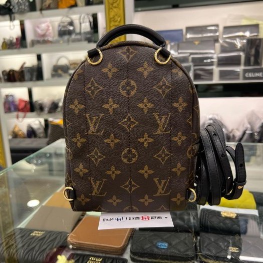 東區正精品㊣ LV WORLD TOURS M42971 原花字紋拼黑皮革徽章迷你後背包小書包 RZ5568-5