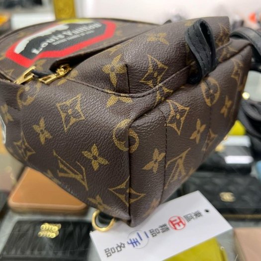 東區正精品㊣ LV WORLD TOURS M42971 原花字紋拼黑皮革徽章迷你後背包小書包 RZ5568-7