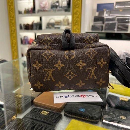 東區正精品㊣ LV WORLD TOURS M42971 原花字紋拼黑皮革徽章迷你後背包小書包 RZ5568-8