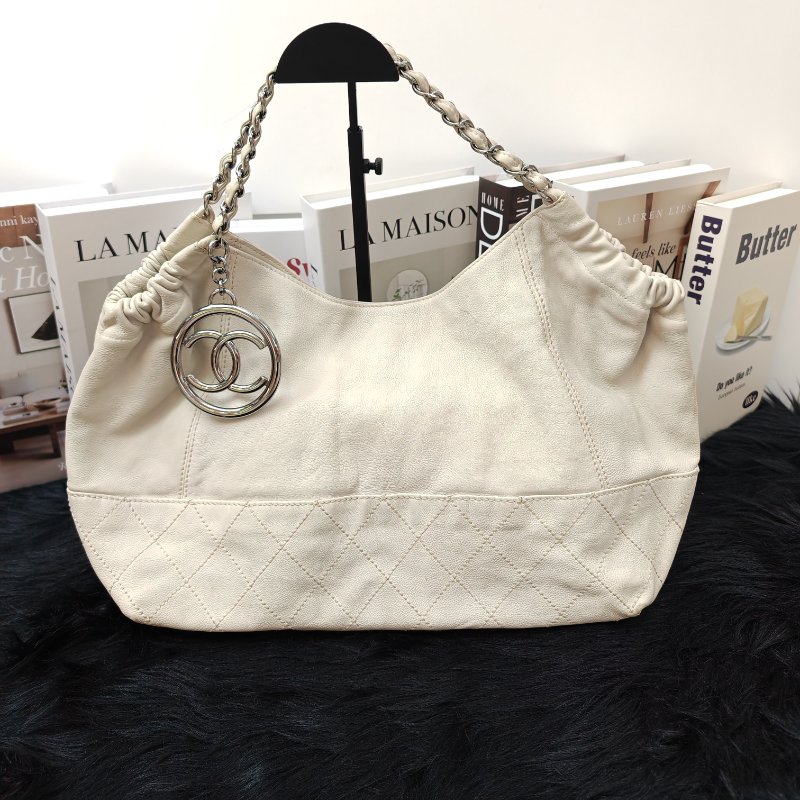 Chanel 奶白色 圓環LOGO 腋下包 10開-0