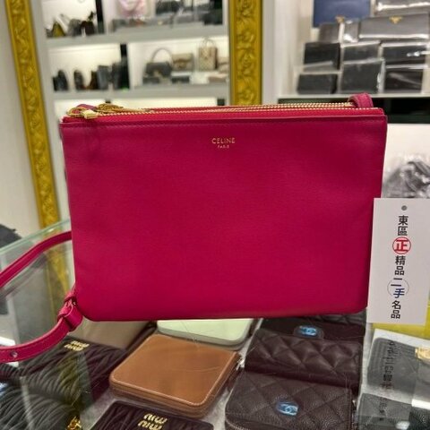 東區正精品㊣CELINE TRIO 桃紅色全皮三層羊皮拉鍊肩背包斜背包 RZ5563
