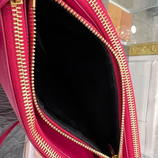 東區正精品㊣CELINE TRIO 桃紅色全皮三層羊皮拉鍊肩背包斜背包 RZ5563-2