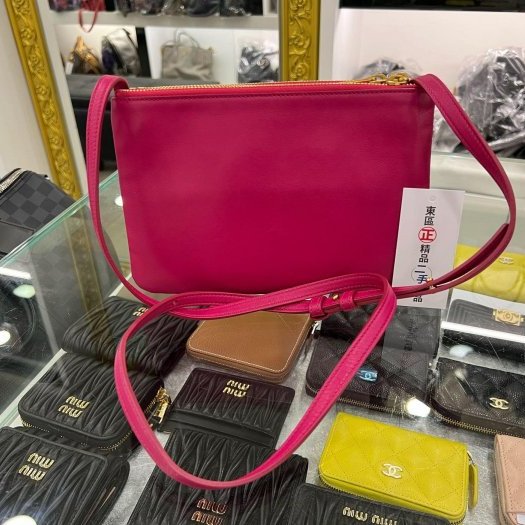 東區正精品㊣CELINE TRIO 桃紅色全皮三層羊皮拉鍊肩背包斜背包 RZ5563-4