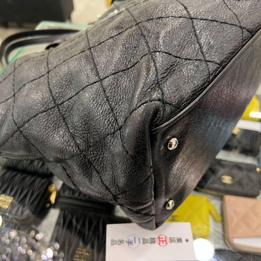東區正精品㊣CHANEL ON THE ROAD 香奈兒黑色荔枝牛皮銀扣肩背包購物袋 RA1813-5