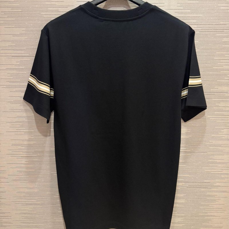 💎Han's house精品服飾💎 Burberry 戰馬 刺繡 短T 短袖 T恤-1