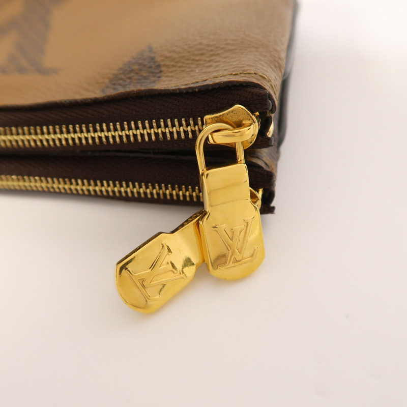 LOUIS VUITTON Monogram Giant Reverse Double Zip Pochette金扣肩背袋-14