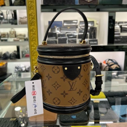 東區正精品㊣LV M43986 CANNES 字紋雙色金釦拉鍊手提包斜背包圓桶包 RZ5567-0