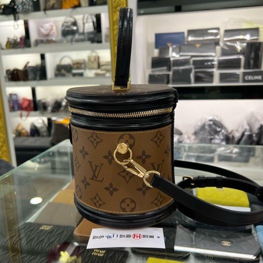 東區正精品㊣LV M43986 CANNES 字紋雙色金釦拉鍊手提包斜背包圓桶包 RZ5567-1
