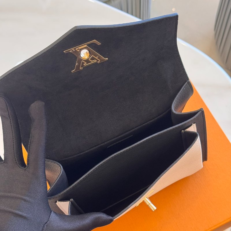 *SHIHNA名牌精品* LV M82121 MyLockMe 鏈帶包-8