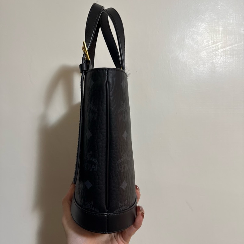 MCM水桶包黑色-6