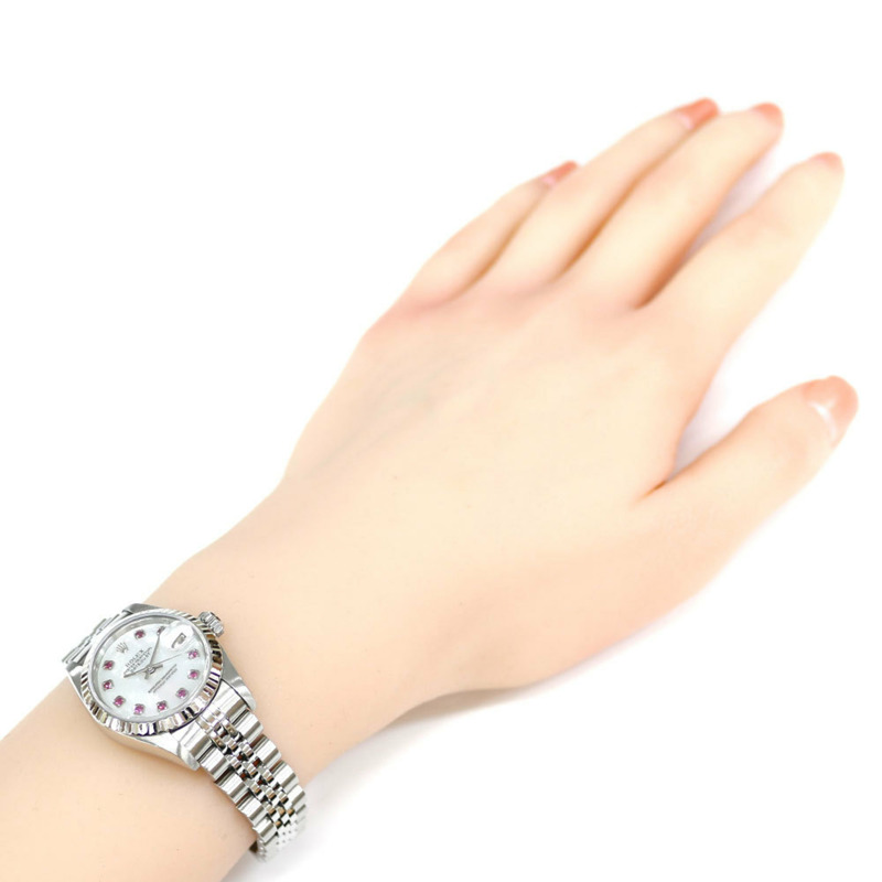 勞力士蠔式恆動日誌型腕錶，不銹鋼材質，自動上鍊，女士款，79174NGR，F字頭序號，2003-2004年款，10顆紅寶石珠，白色錶殼，已翻新-1