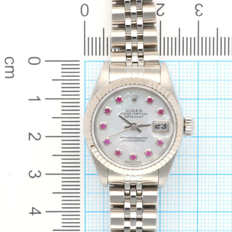 勞力士蠔式恆動日誌型腕錶，不銹鋼材質，自動上鍊，女士款，79174NGR，F字頭序號，2003-2004年款，10顆紅寶石珠，白色錶殼，已翻新-10