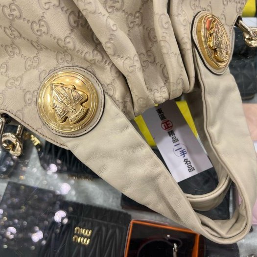 東區正精品㊣GUCCI 203486 白色全皮壓紋金色家徽盾牌手提包斜背包兩用包 RZ5527-1