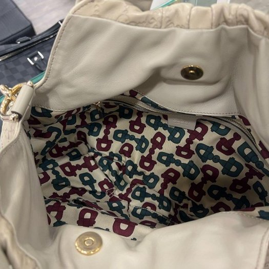 東區正精品㊣GUCCI 203486 白色全皮壓紋金色家徽盾牌手提包斜背包兩用包 RZ5527-5