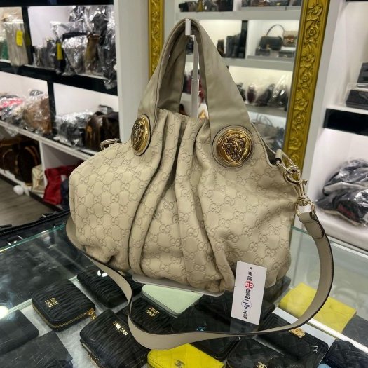 東區正精品㊣GUCCI 203486 白色全皮壓紋金色家徽盾牌手提包斜背包兩用包 RZ5527-9