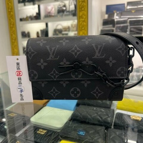 東區正精品㊣LV STEAMER Wearable Wallet M81783 黑灰字紋拼黑色皮革翻蓋方型斜背包 RZ5971