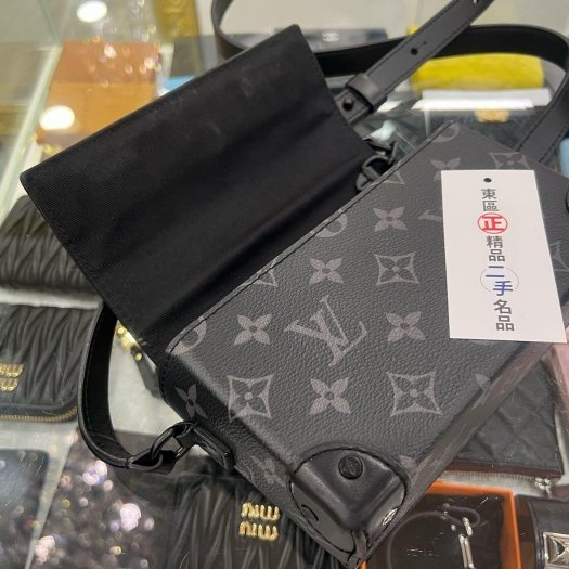 東區正精品㊣LV STEAMER Wearable Wallet M81783 黑灰字紋拼黑色皮革翻蓋方型斜背包 RZ5971-2