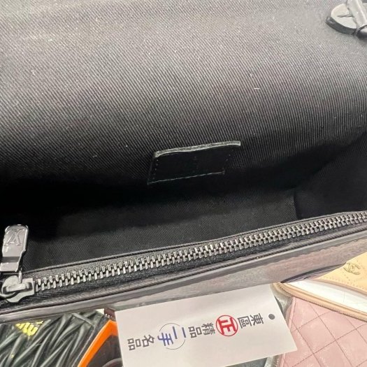 東區正精品㊣LV STEAMER Wearable Wallet M81783 黑灰字紋拼黑色皮革翻蓋方型斜背包 RZ5971-3