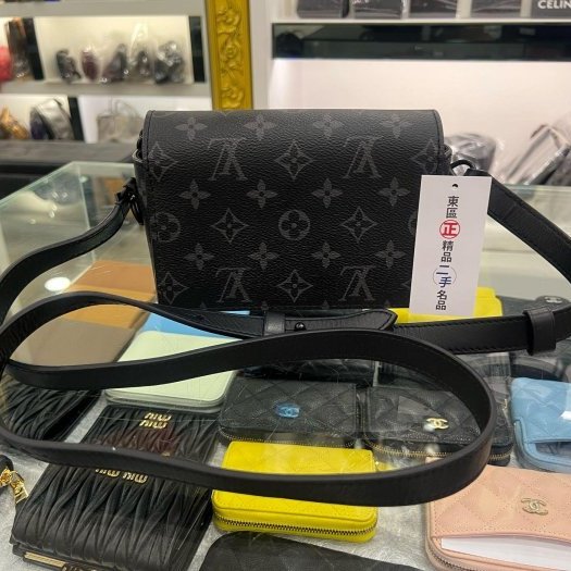 東區正精品㊣LV STEAMER Wearable Wallet M81783 黑灰字紋拼黑色皮革翻蓋方型斜背包 RZ5971-9