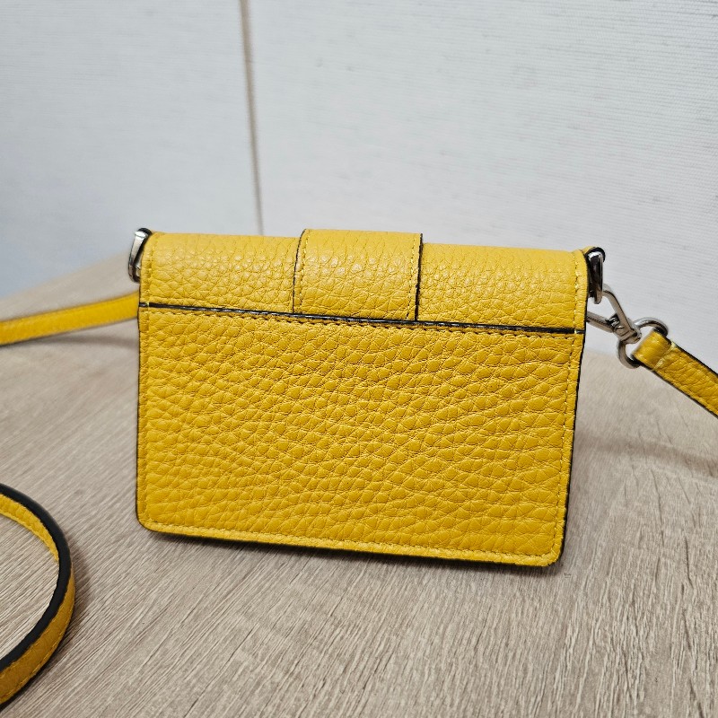 [CP值好物😍] Fendi Mini黃牛皮FF磁吸釦名片卡包-2