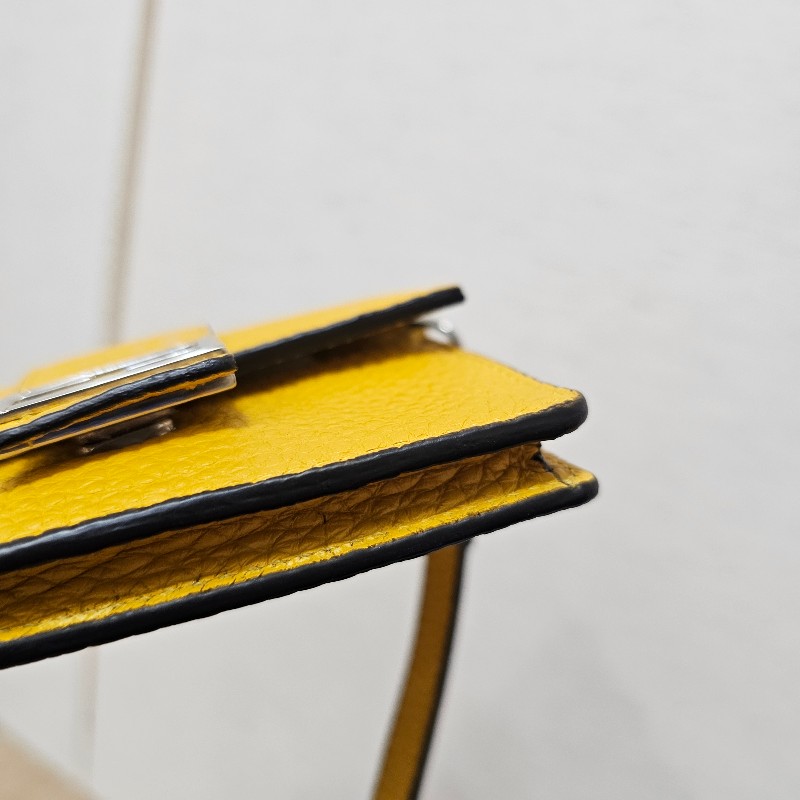 [CP值好物😍] Fendi Mini黃牛皮FF磁吸釦名片卡包-5