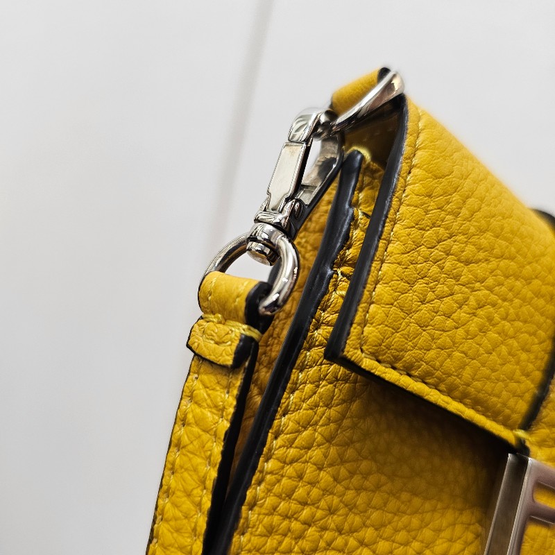 [CP值好物😍] Fendi Mini黃牛皮FF磁吸釦名片卡包-8