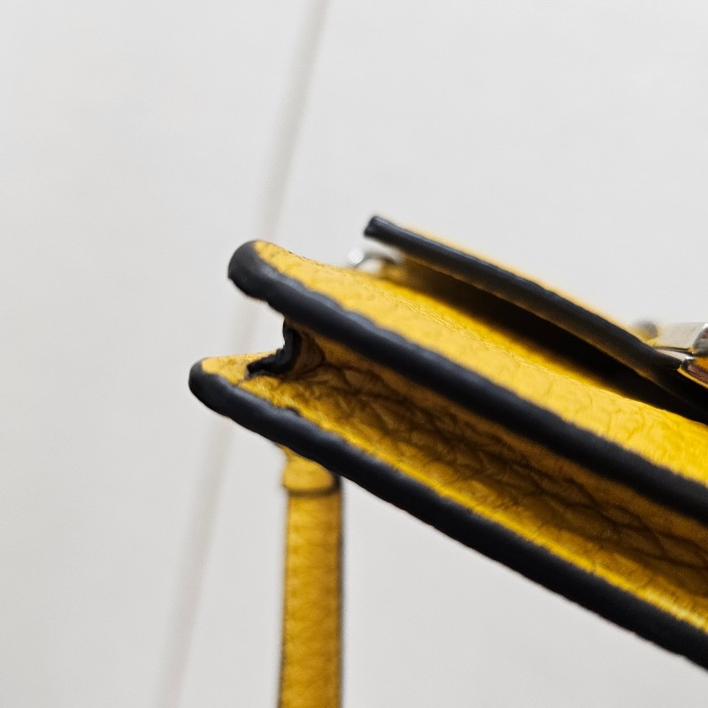 [CP值好物😍] Fendi Mini黃牛皮FF磁吸釦名片卡包-9