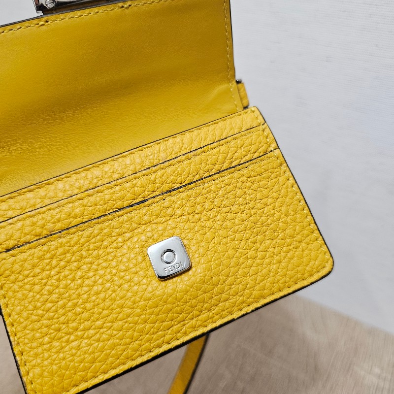 [CP值好物😍] Fendi Mini黃牛皮FF磁吸釦名片卡包-11