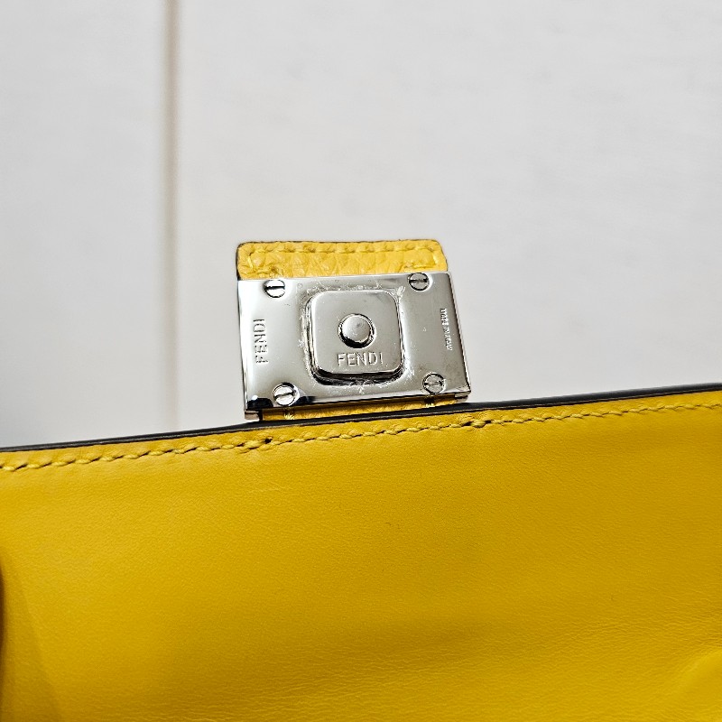 [CP值好物😍] Fendi Mini黃牛皮FF磁吸釦名片卡包-12