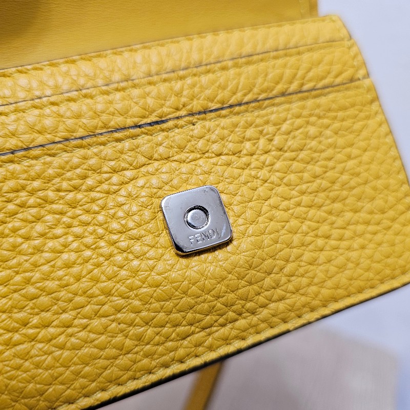 [CP值好物😍] Fendi Mini黃牛皮FF磁吸釦名片卡包-13