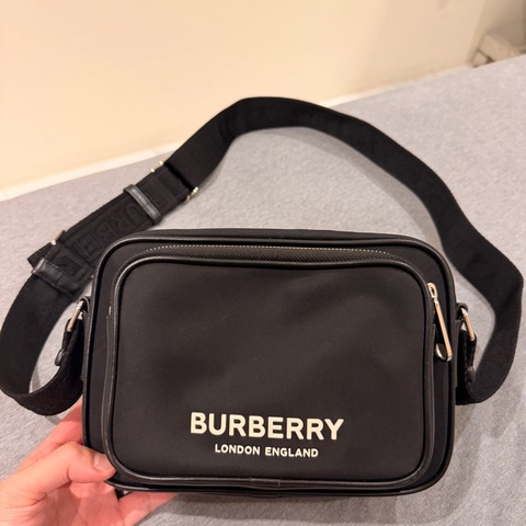 二手 Burberry尼龍斜背包