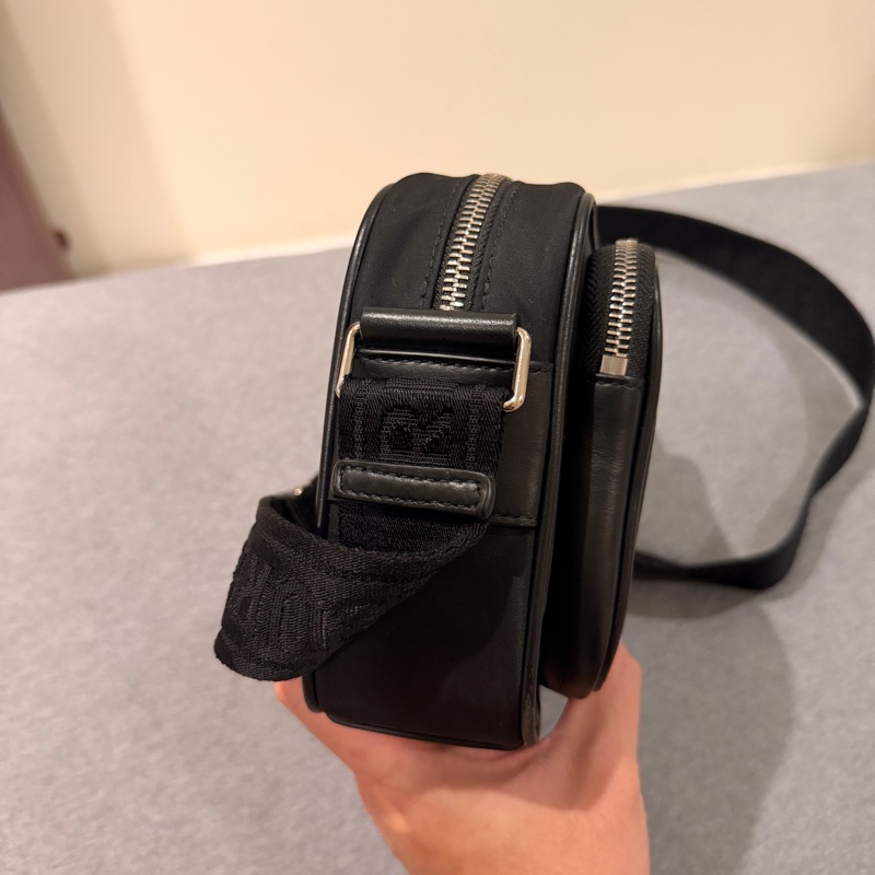 二手 Burberry尼龍斜背包-2