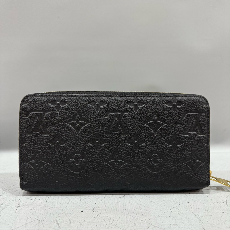 LV M61864 黑牛皮壓紋金釦拉鏈長夾-1