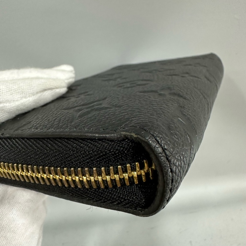 LV M61864 黑牛皮壓紋金釦拉鏈長夾-8