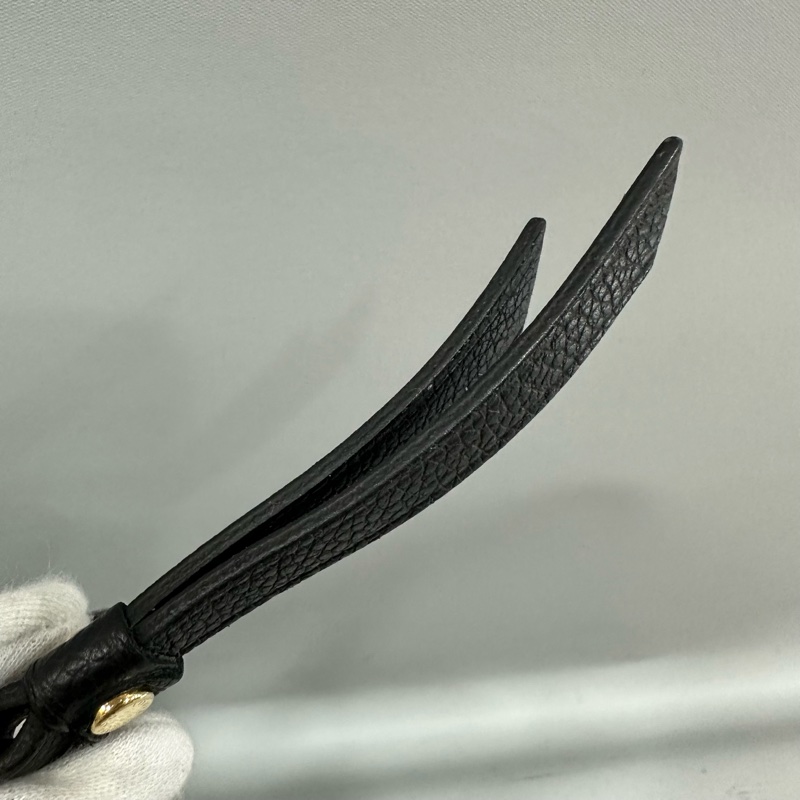 LV M61864 黑牛皮壓紋金釦拉鏈長夾-15